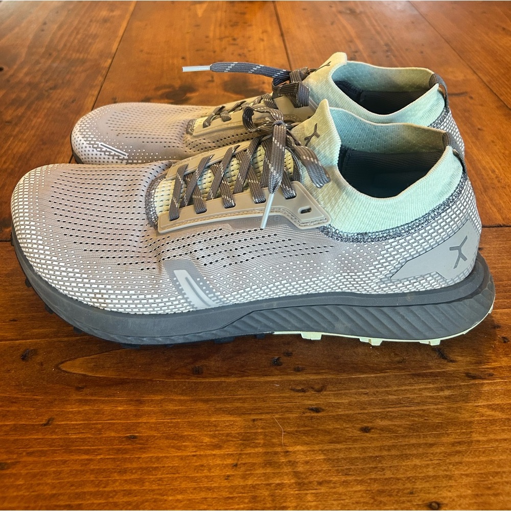 Flux Adapt Trail Runner Gray and Black Athletic Shoes